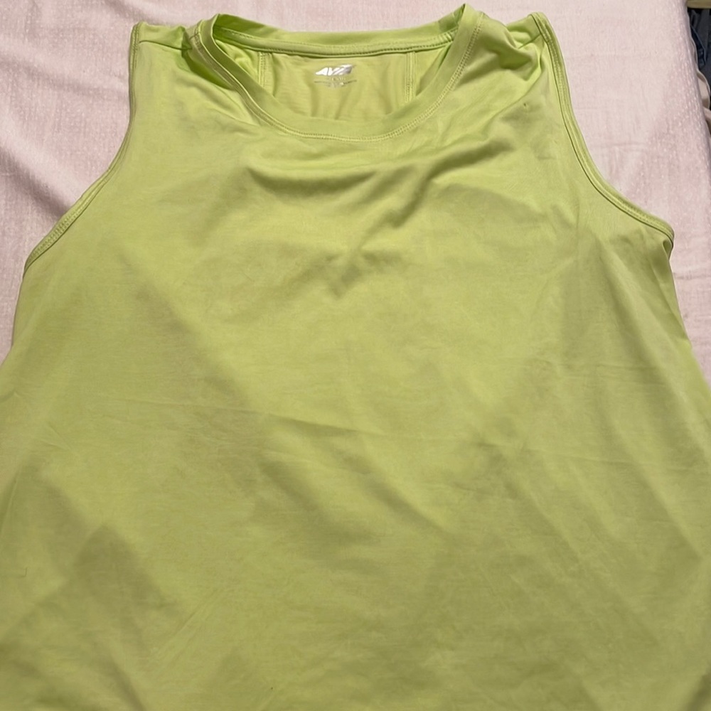 tank top. size x-large. worn once at disney and never needed to wear it again!😂